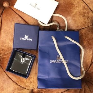 NWT Swarovski horseshoe necklace